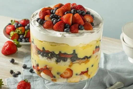 Strawberry-Custard-Trifle.webp