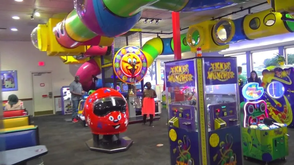 chuck-e-cheese-s.webp