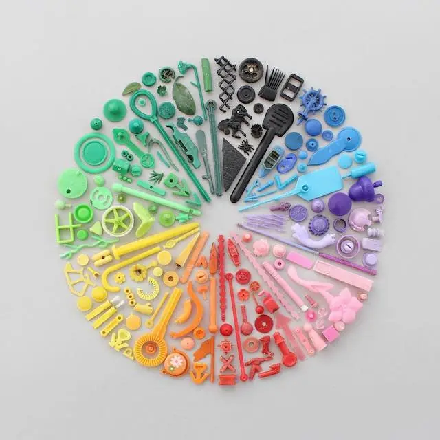 color-gradient-everyday-objects-photography-5.webp