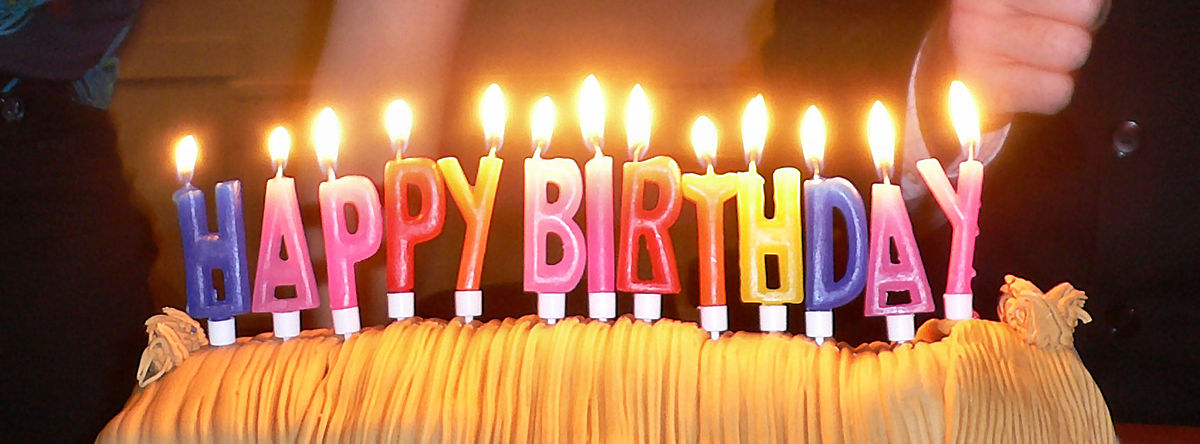 1200px-Birthday_candles.jpg