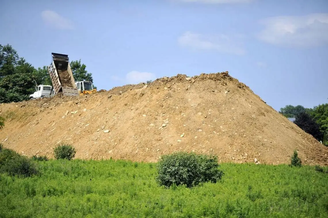 dirt pile.webp