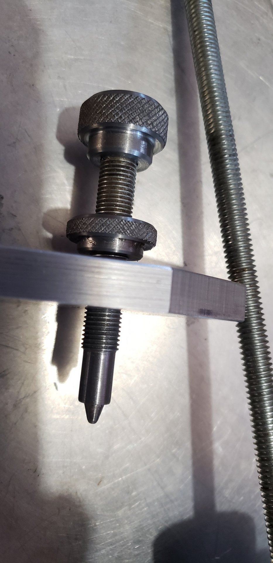 Indexing screw and knurled nuts.jpg