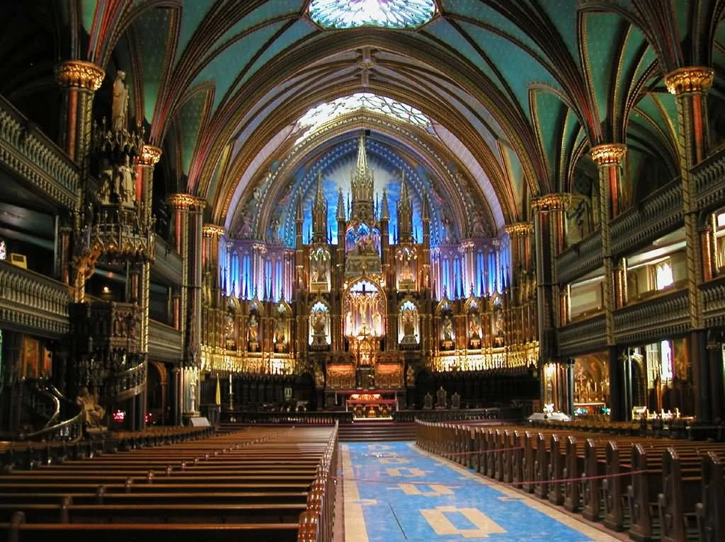 Beautiful-Interior-Of-Notre-Dame-de-Paris.webp