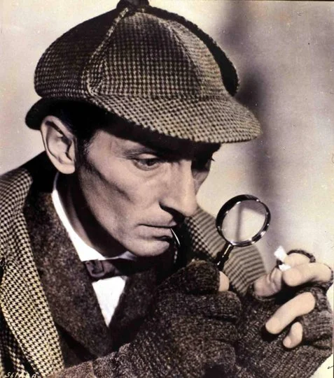 sherlock-holmes-peter-cushing.webp