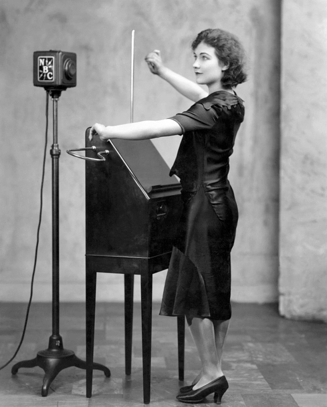 theramin-alexandra-stepanoff-1930.webp