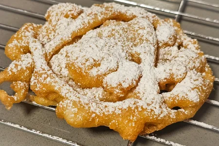 Funnel cake, Casa McCormick, Strathmore, AB, 2025-10-27.webp