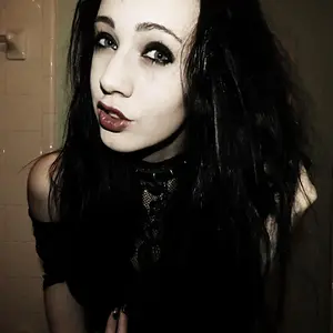 In ten bathroom playing with the camera :)