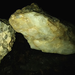 Rose Granite Pieces From Colorado Mountains 04