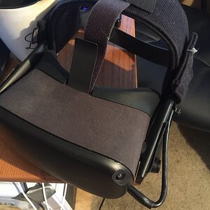 Oculus Quest 1 headset with link