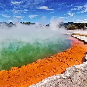 Champagne pool at Wai-o-tapu