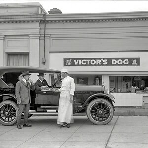 1923. Buick Touring Car At Victor's Dog