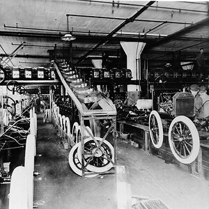 1914 Ford assembly line