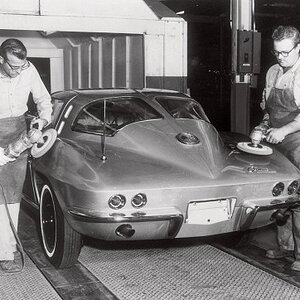 1963 Corvette Stingray polishing
