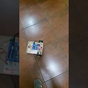 Simple arduino robot v2 - YouTube