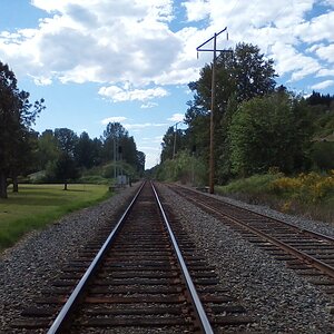 looking down sumner wa railroad tracks