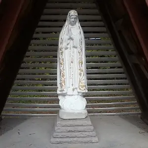 statue of the virgin mary