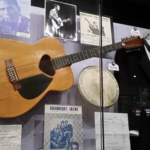 Pete Seeger 12 String And Banjo Head