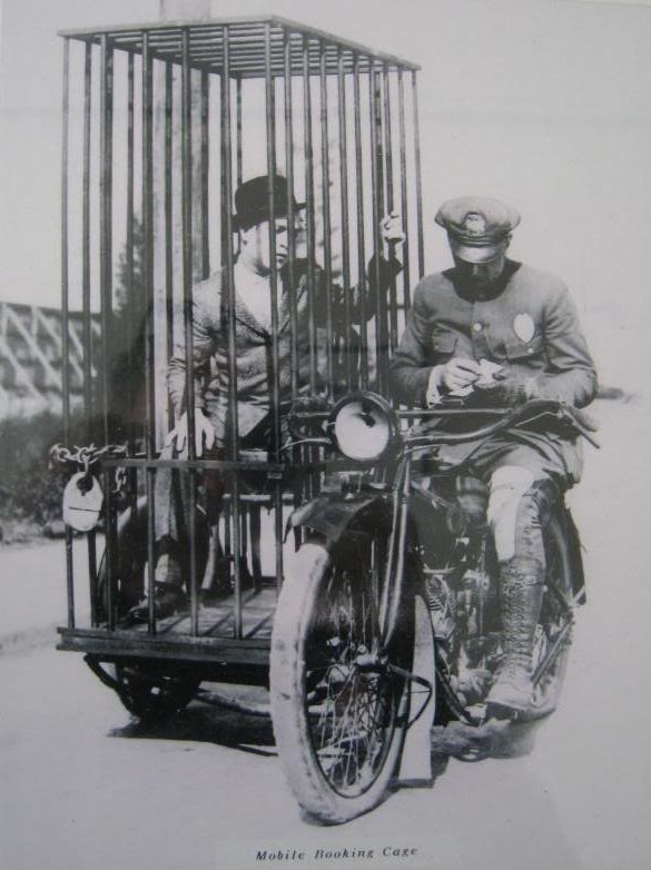 1924 MOBILE BOOKING CAGE