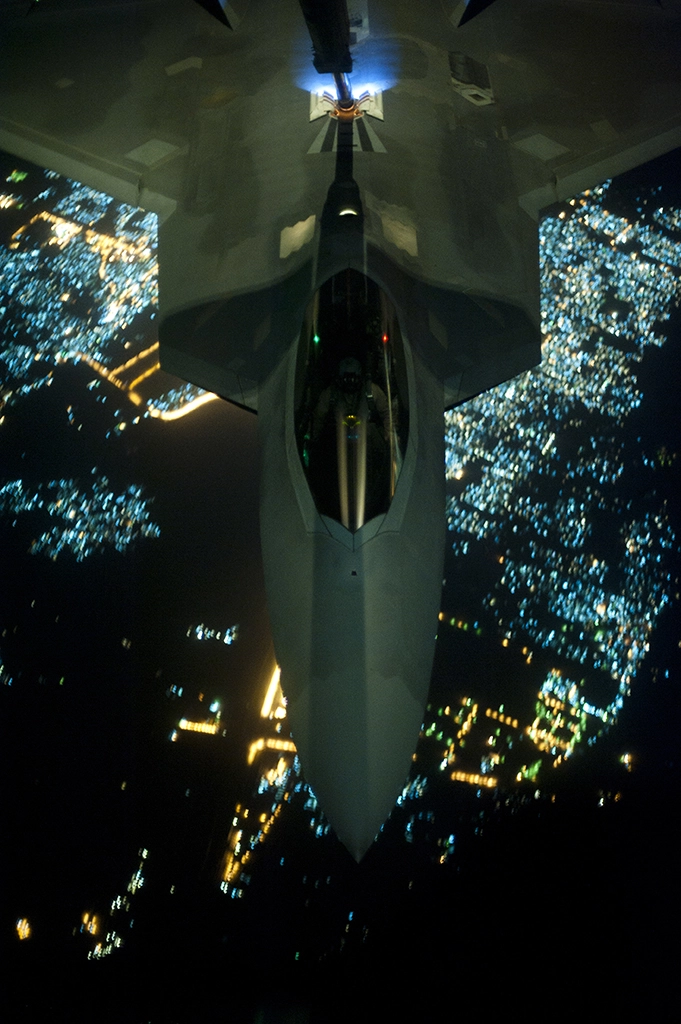 F-22 aerial refuelling