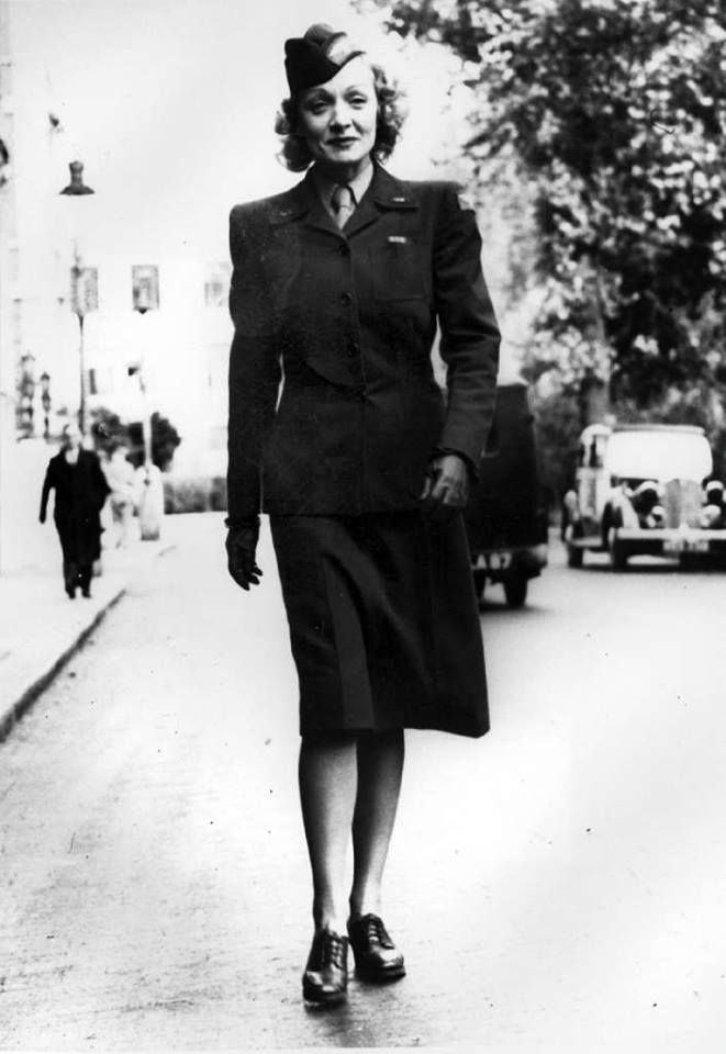 Marlene Dietrich 1944 USO