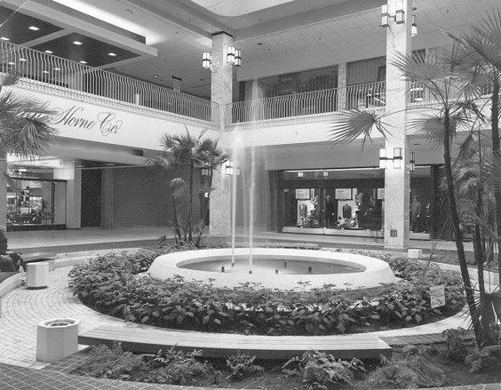 Monroeville Mall, 1970
