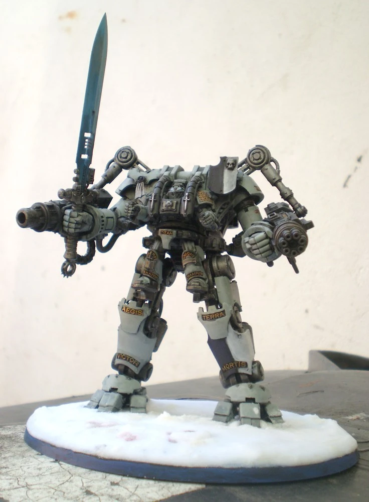 Nemesis Dreadknight for Warhammer 40.000 

(figure is about 5 inches tall, without the sword. With sword; about 6,5 inches)