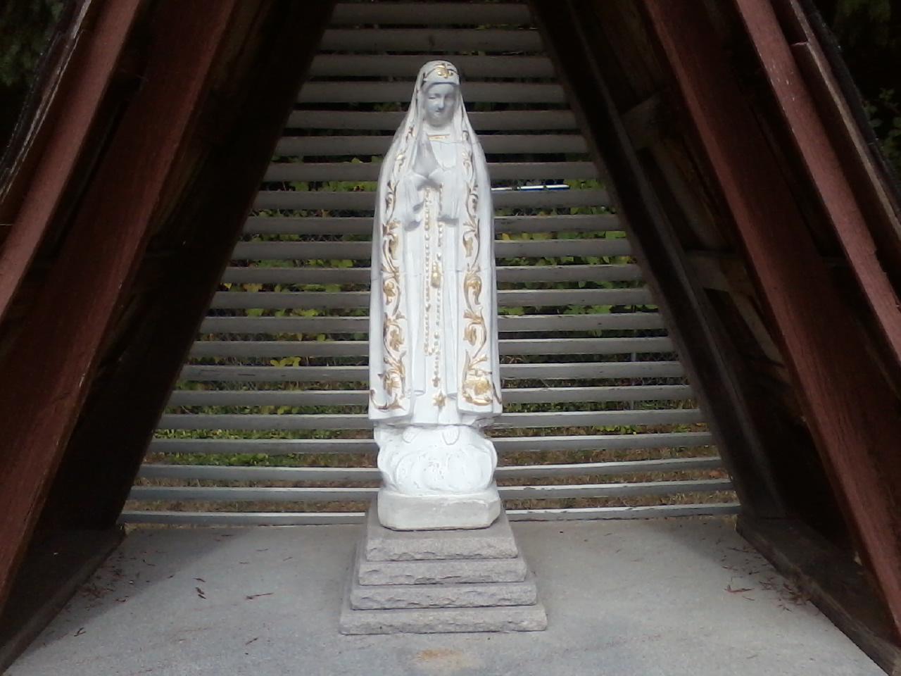 statue of the virgin mary