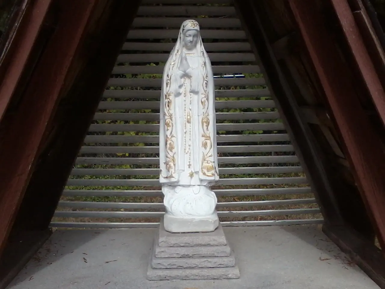 statue of the virgin mary