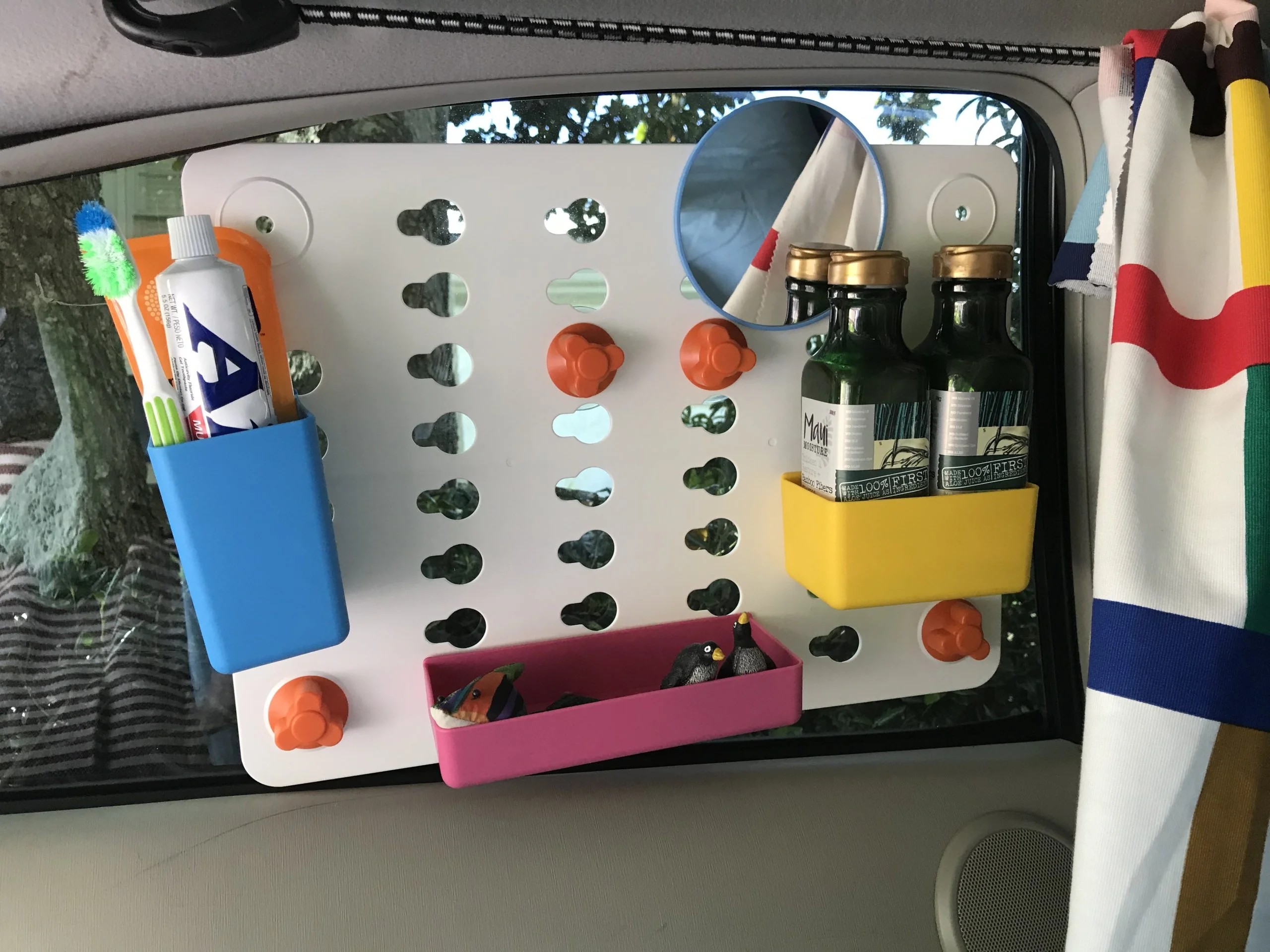 Suction cup toiletry shelving thing