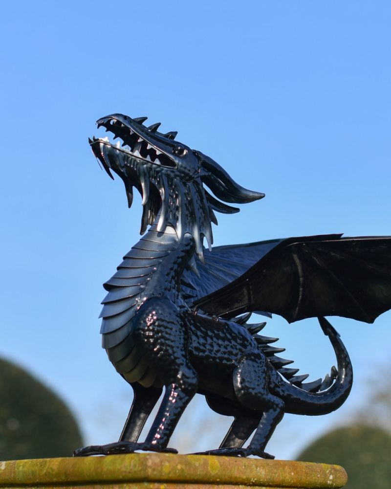 black_pendragon_metal_dragon_sculpture_1.jpg