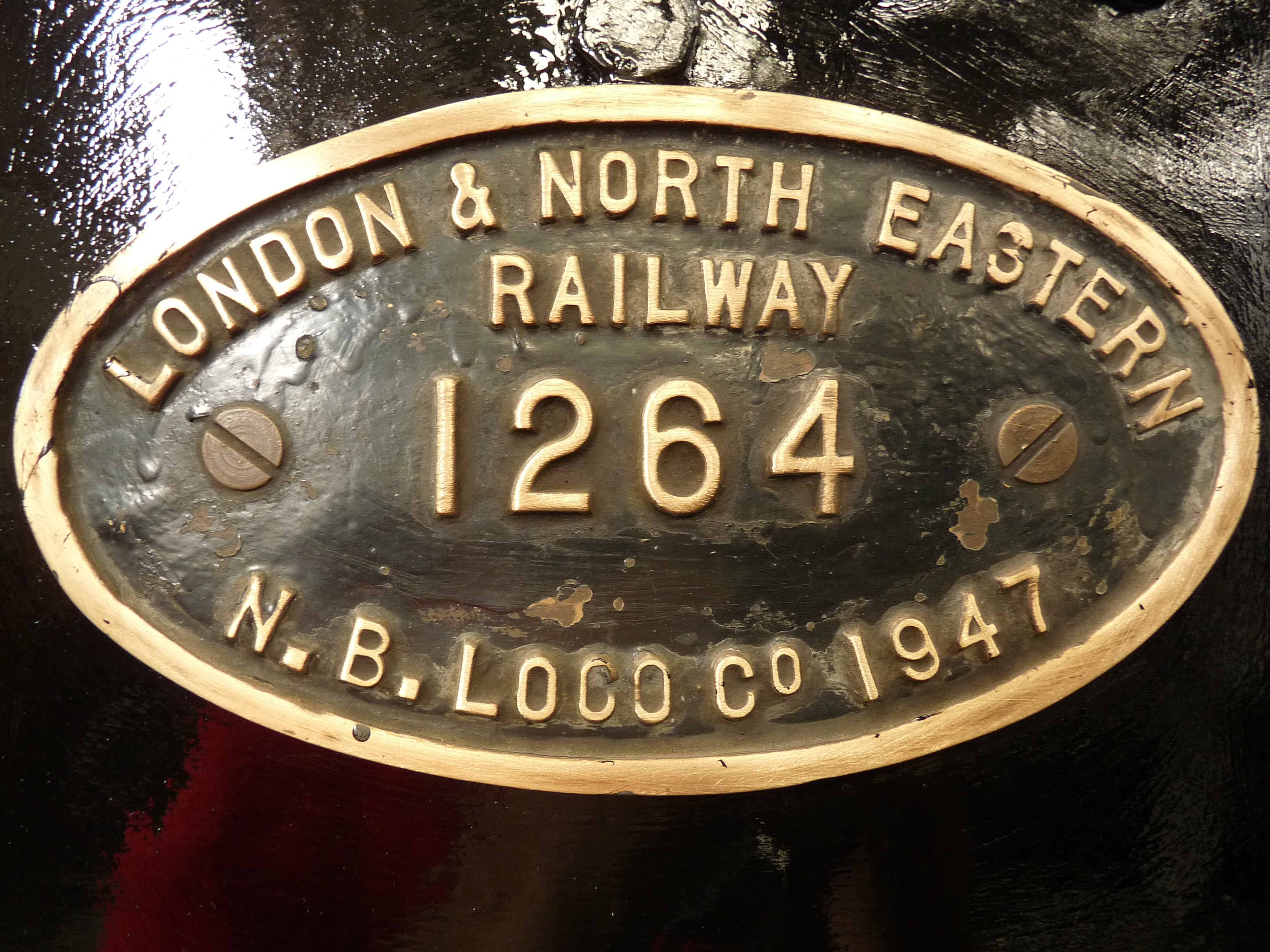 London_and_North_Eastern_Railway_%28LNER%29_Thompson_Class_B1_no.1264%2C_Manufacture_plate_%286133417630%29.jpg