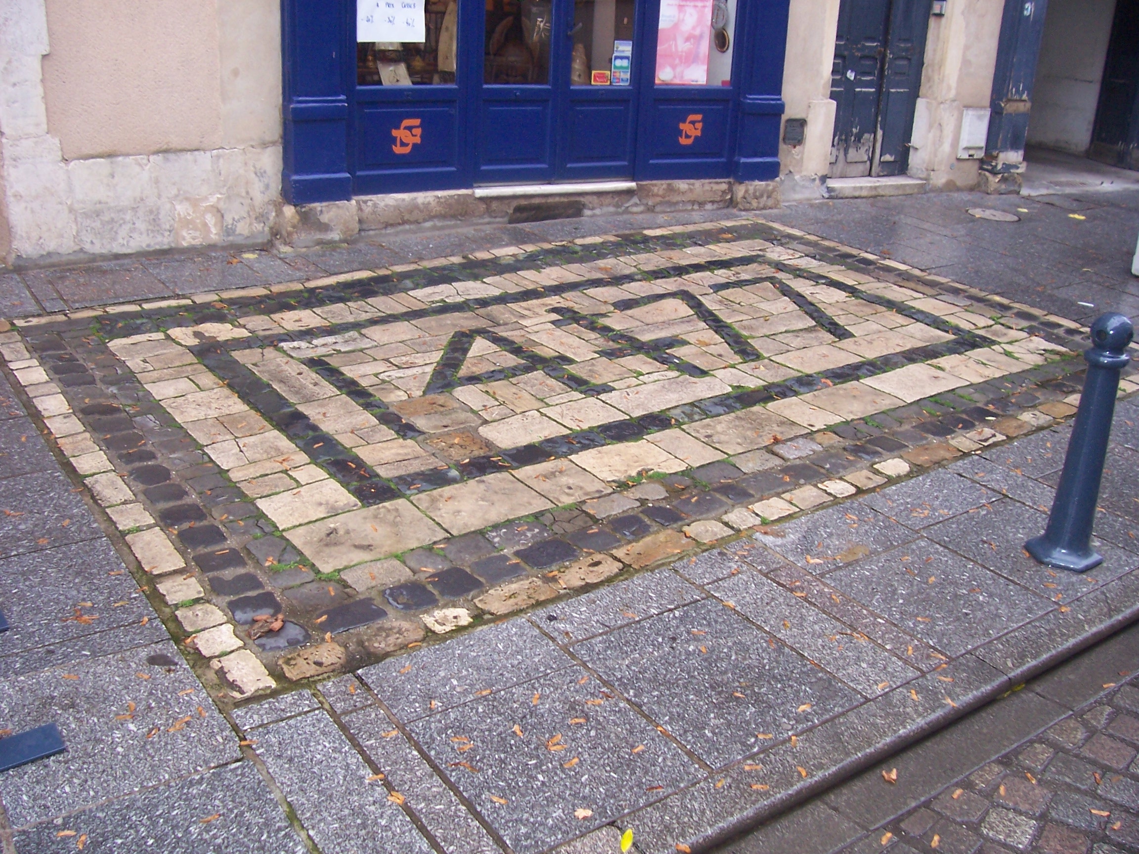 Pav%C3%A9s_1477_-_Grande_rue_-_Nancy.JPG