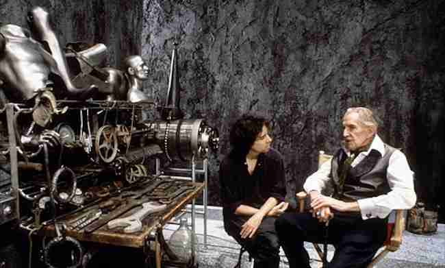 Meeting Your Hero: Tim Burton & Vincent Price On The Set Of EDWARD  SCISSORHANDS - Movies In Focus