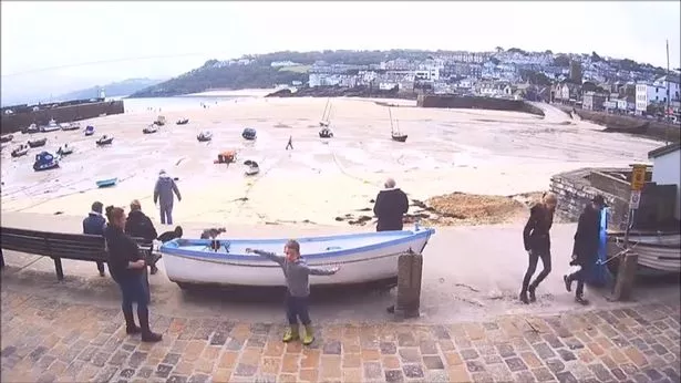 PAY-Austic-schoolboy-goes-viral-after-dancing-to-thriller-on-seafront-shop-webcam.jpg