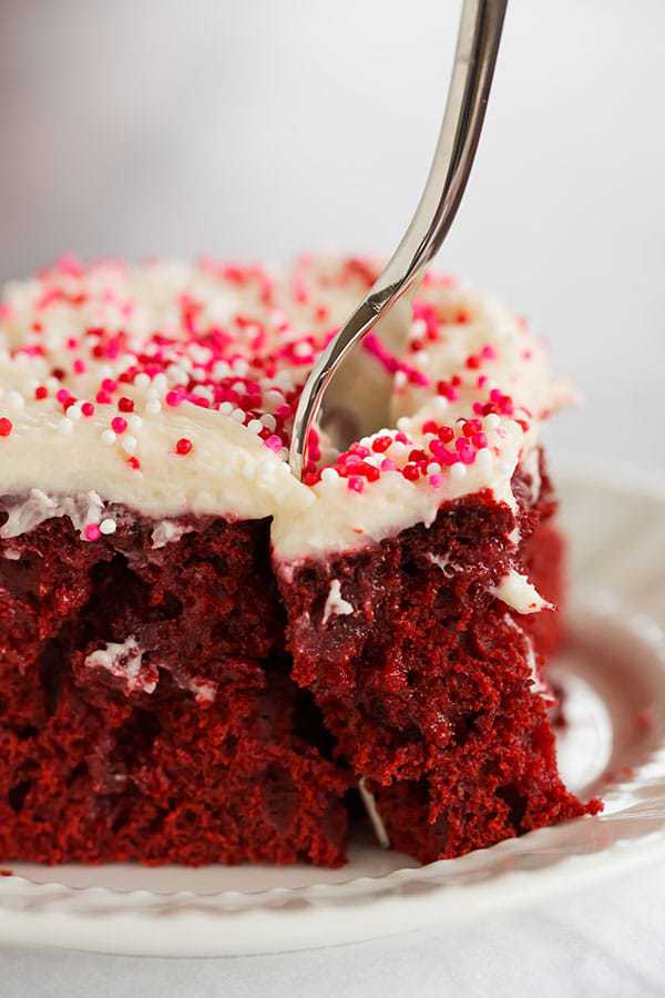 red-velvet-poke-cake-62-600.jpg