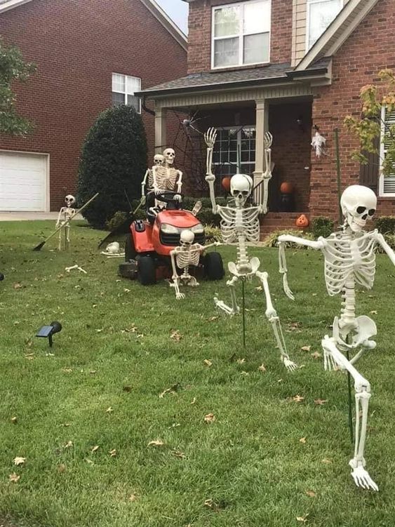 a-lawnmower-skeleton-scene-like-this-one-is-a-very-fun-and-cool-idea-for-any-outdoor-space-at-Halloween-and-it-looks-awesome.jpg