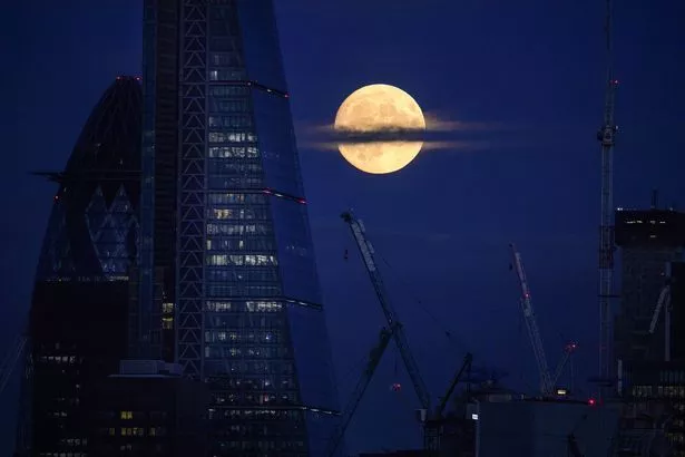 Supermoon-over-London-UK-13-Nov-2016.jpg