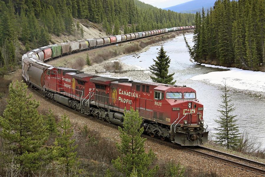 canadian-pacific-freight-train-tony-craddockscience-photo-library.jpg