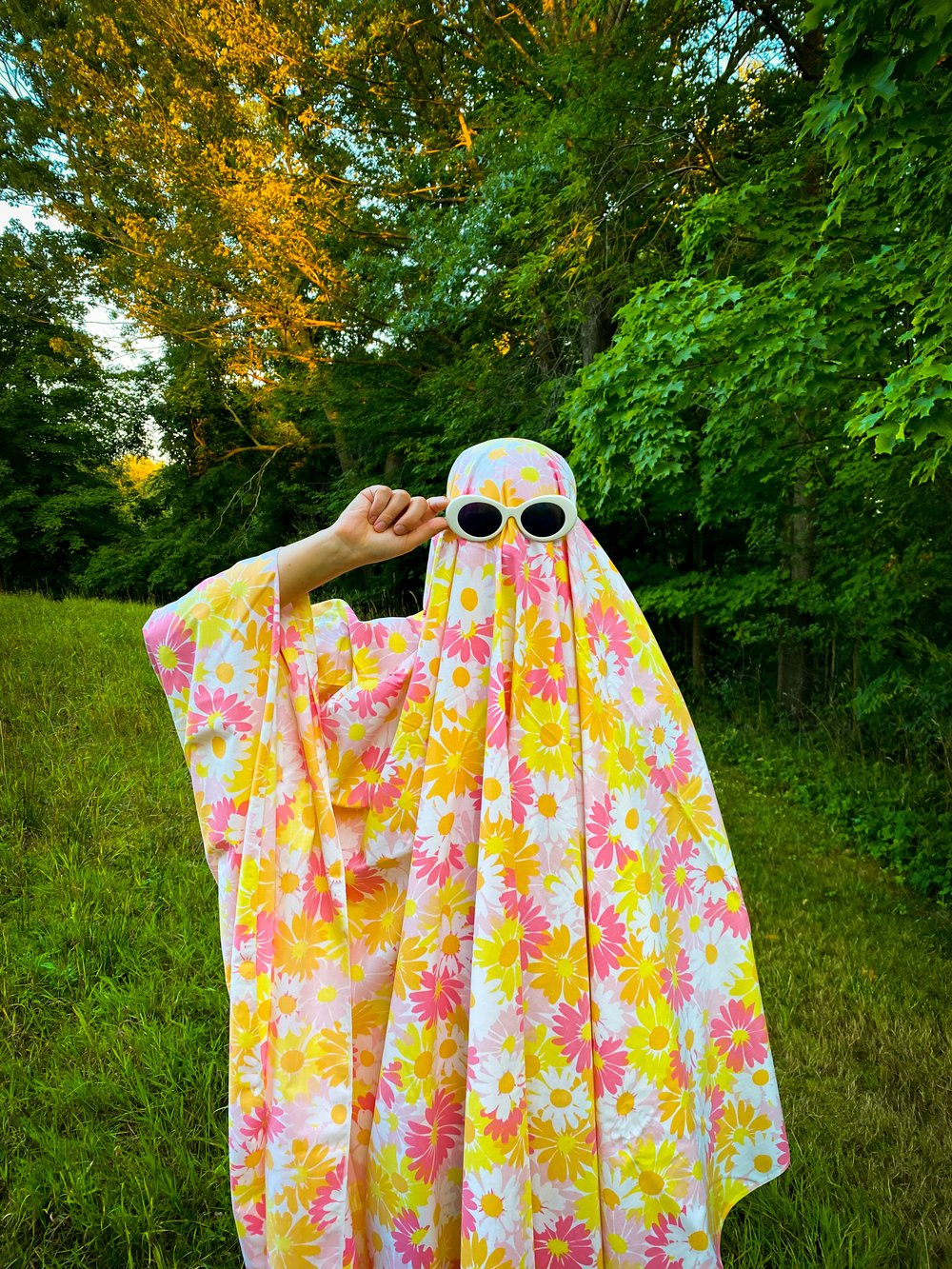 Groovy Ghost The Easiest DIY Vintage Halloween Costume Ever — Emily Retro -  Vintage and DIY Home Design