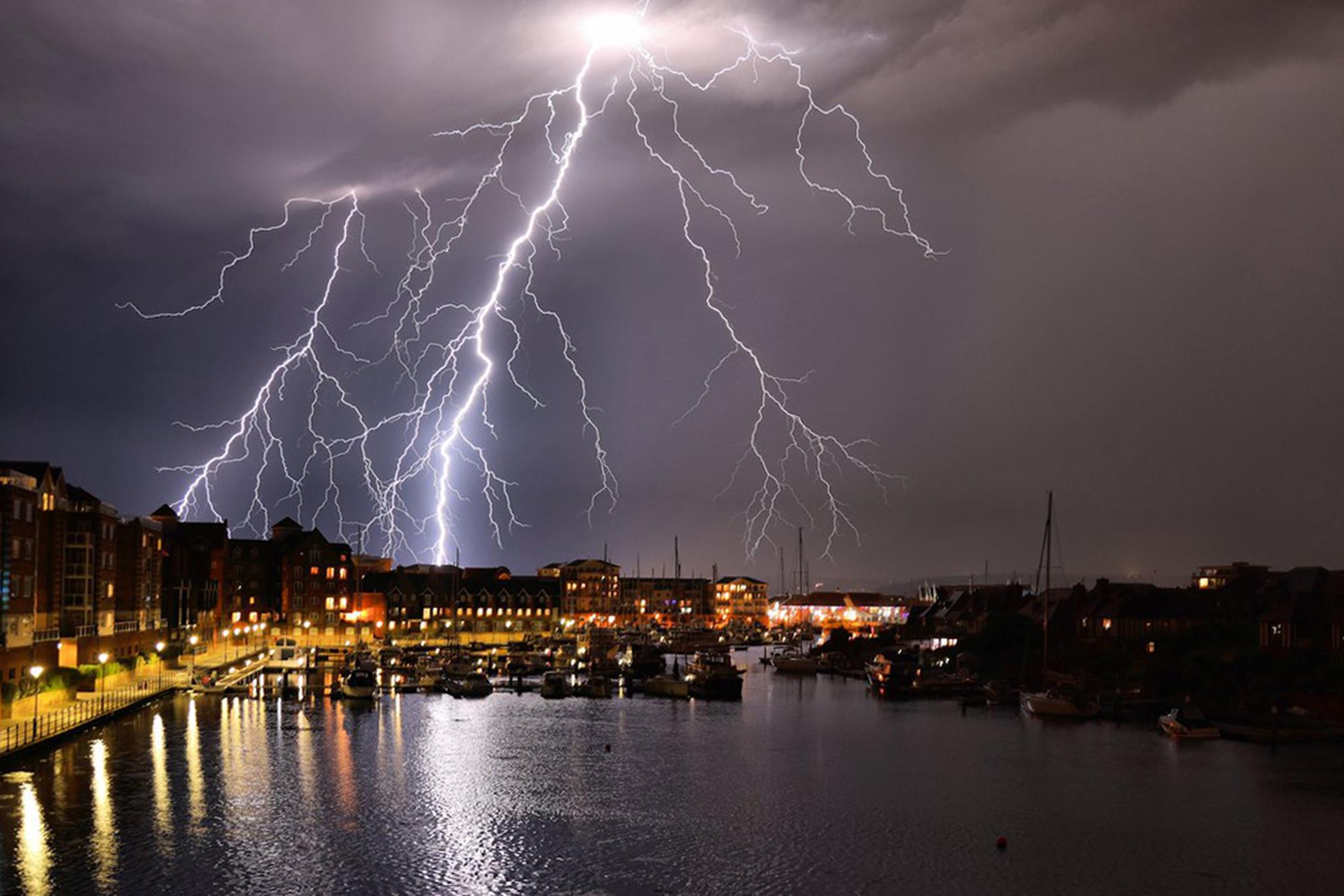 eastbourne-lightning-1000-1.jpg