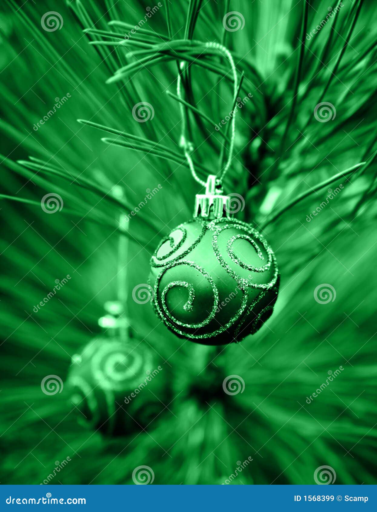 green-christmas-bulbs-1568399.jpg