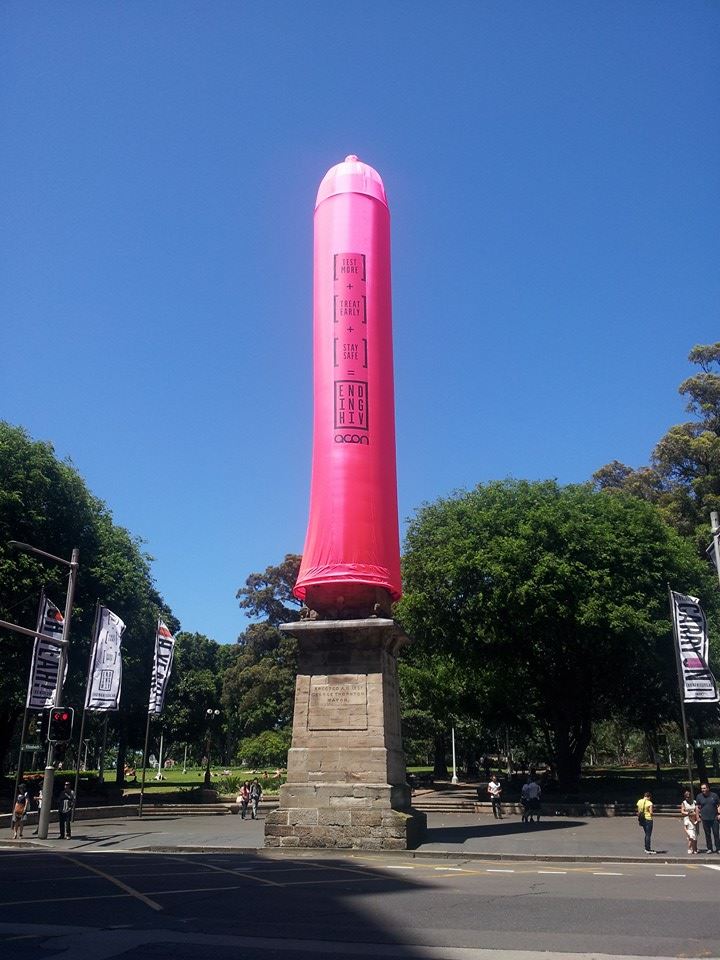 https://upload.wikimedia.org/wikipedia/commons/2/28/Hyde_Park_Obelisk_Condom.jpg