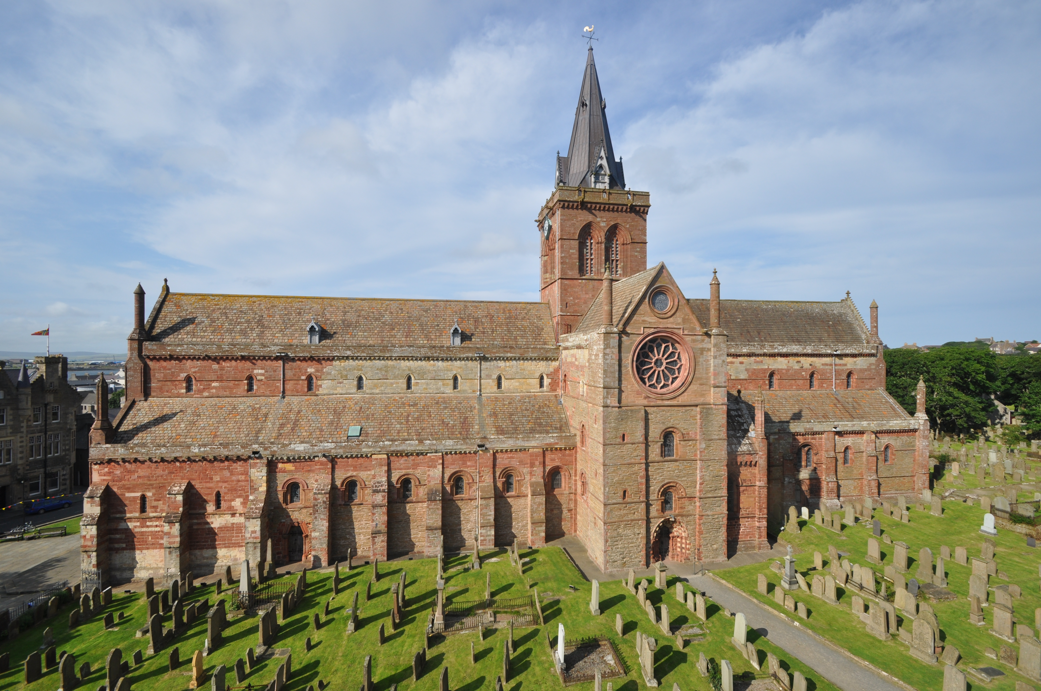 St_Magnus_Cathedral%2C_Kirkwall%2C_viewed_from_the_Bishop%27s_Palace.jpg