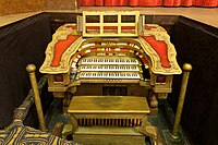 200px-Barton_Opus_245_3-13_console%2C_Michigan_Theater_%28Ann_Arbor%2C_Michigan%29.jpg