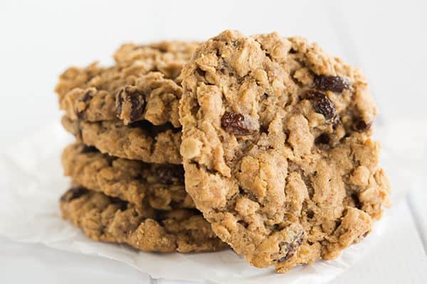 sadelles-oatmeal-raisin-cookies-9-600.jpg